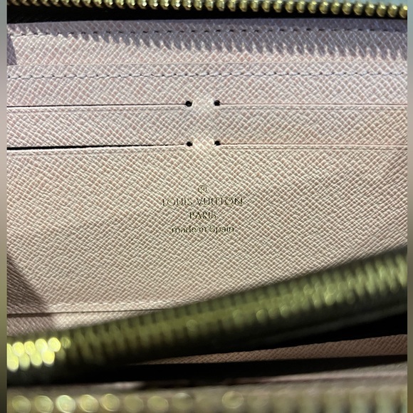 Louis Vuitton Clemence wallet in monogram rose ballerine interior - Picture 5 of 6